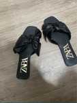 Продам новые стильные-кожанные шлепки ZARA