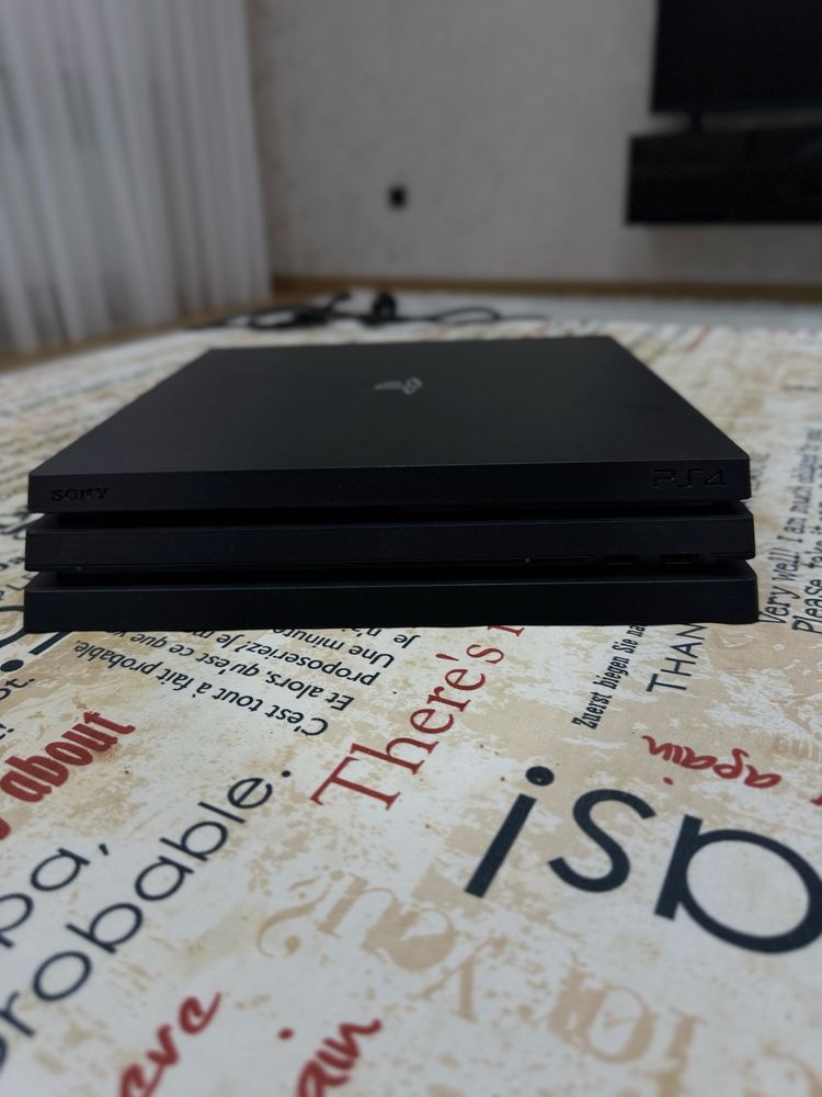 PS4 pro 1TB + 2 джойстика + игры