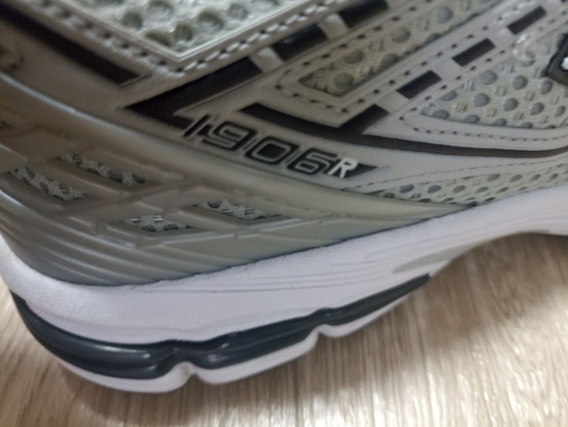 Продам кроссовки new balance 1906R