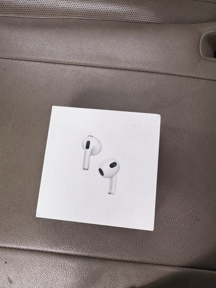 Продам кейс Airpods 3 (оригинал)