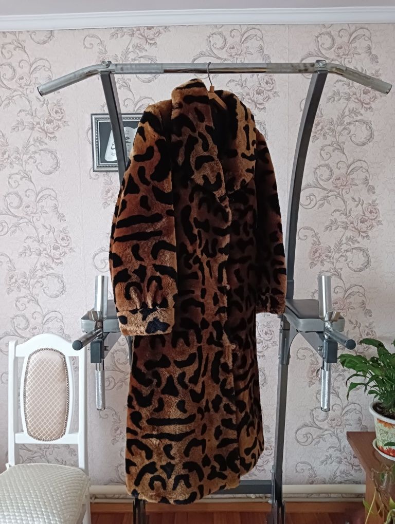Женская шуба длинная
