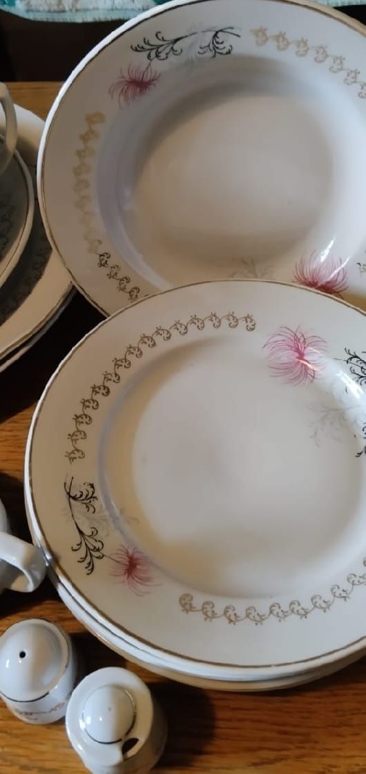 Продам Рижский столовый сервиз.