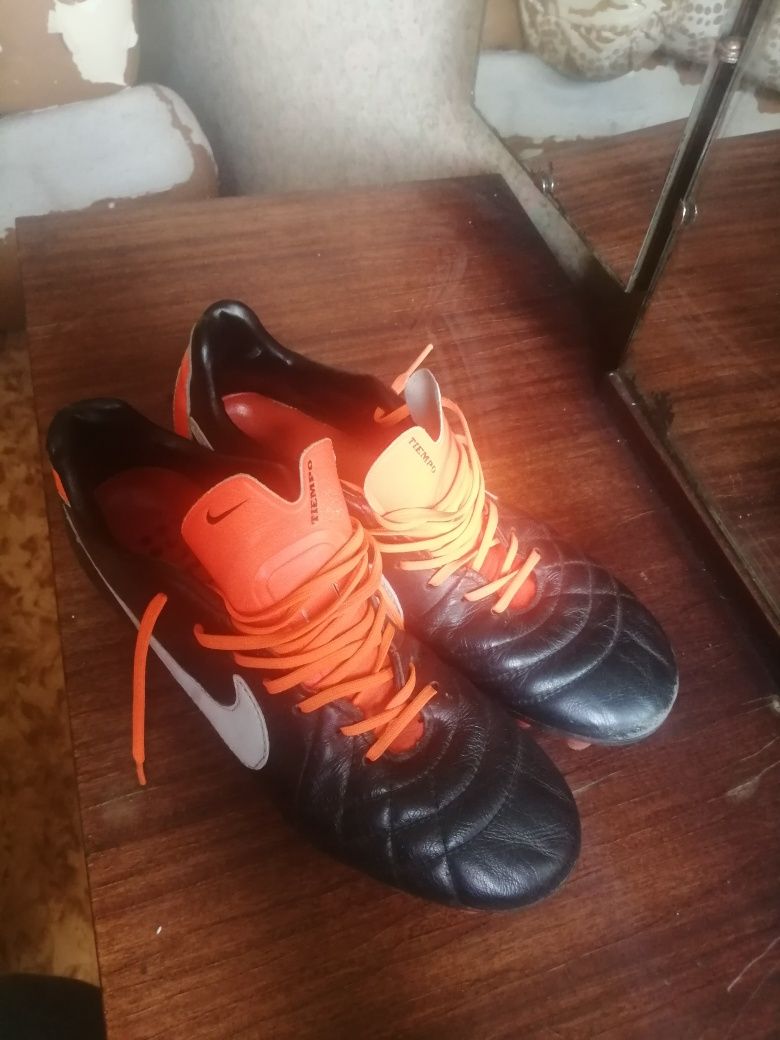Продам бутсы, фирма Nike, цена 7500,б/у