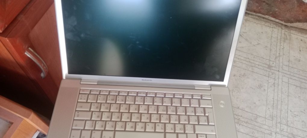 MacBook Pro без акума