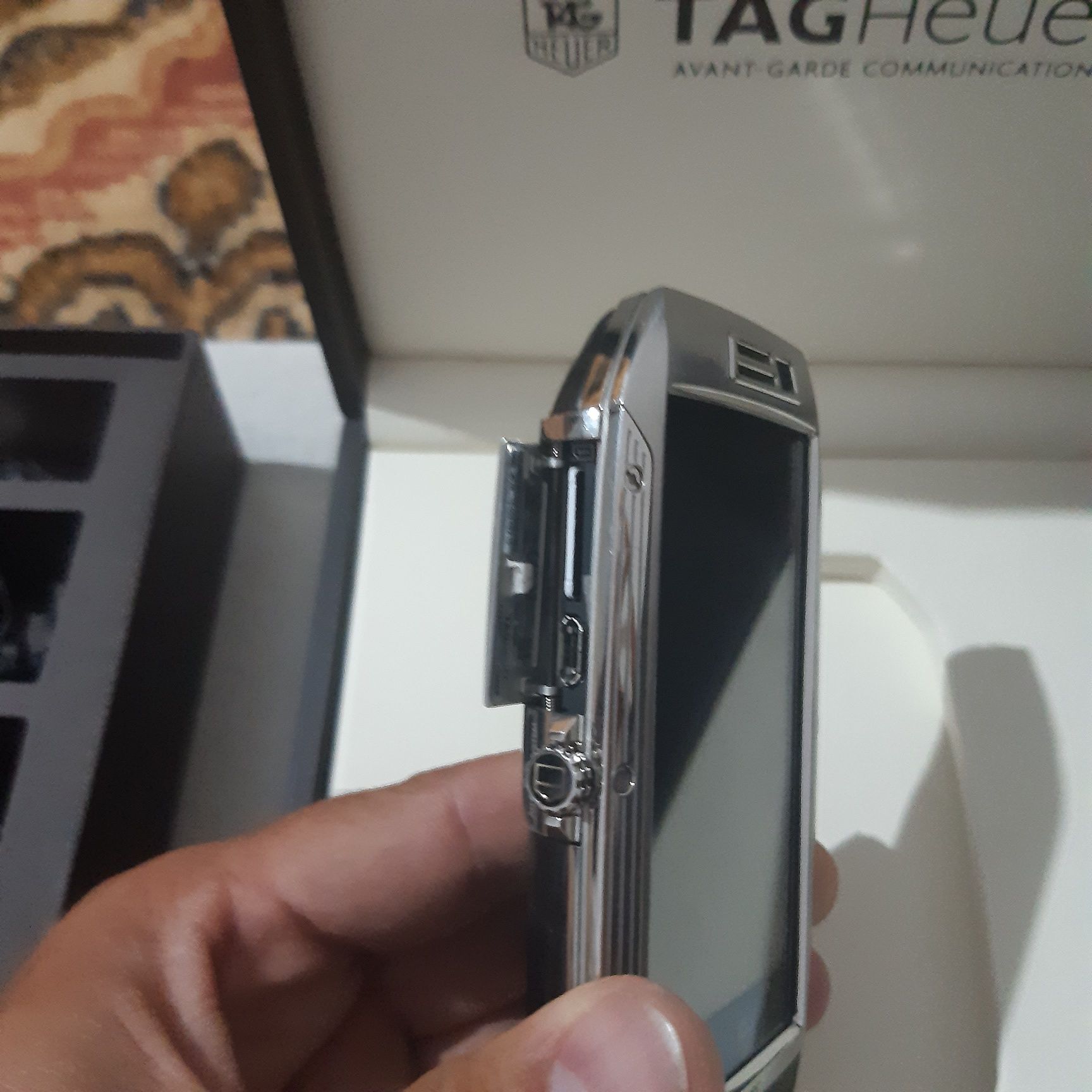 Продам телефон Tag heuer