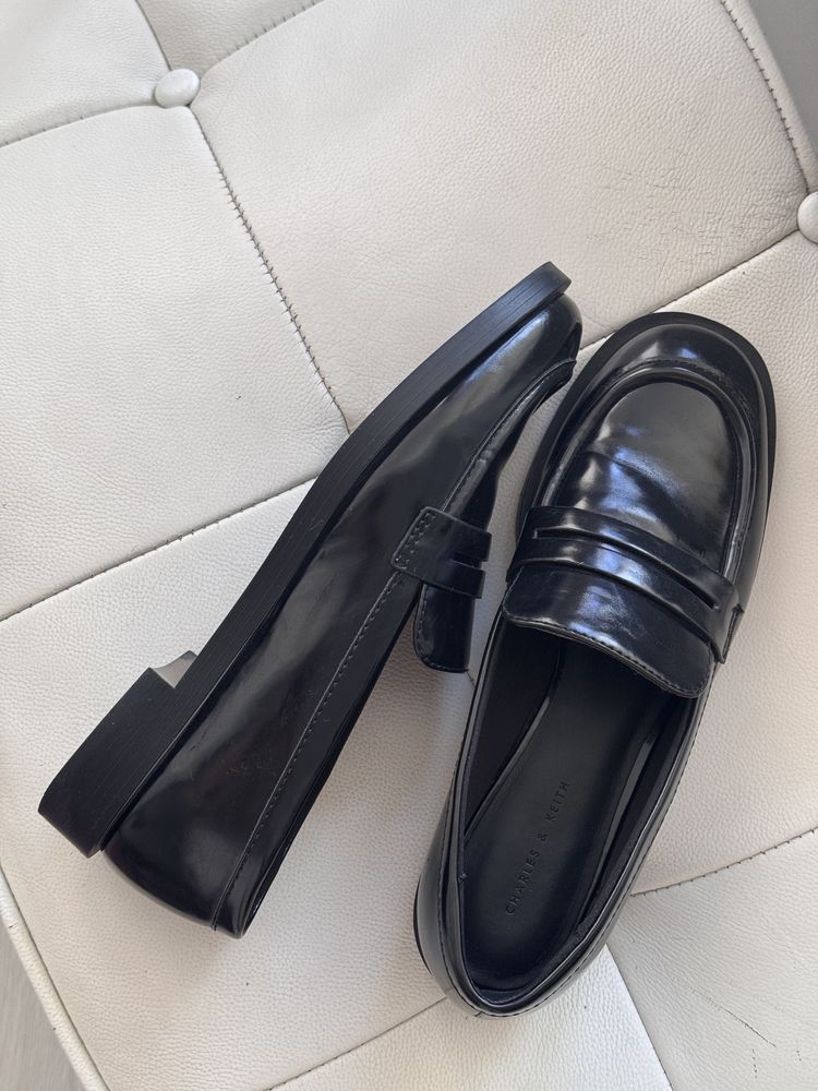Лоферы Charles & Keith 39