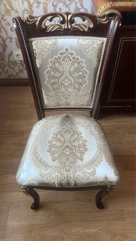 Продам стол натуральное дерево