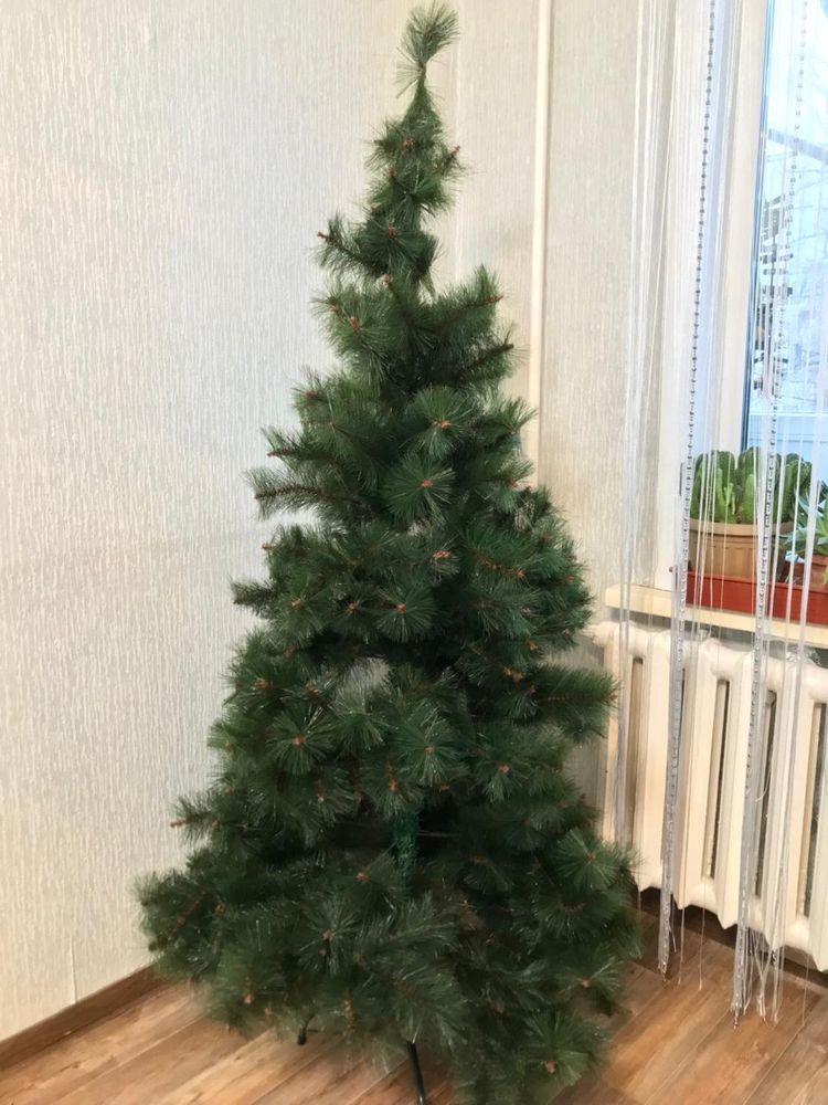 Продам елку красивая и Новогдняя!