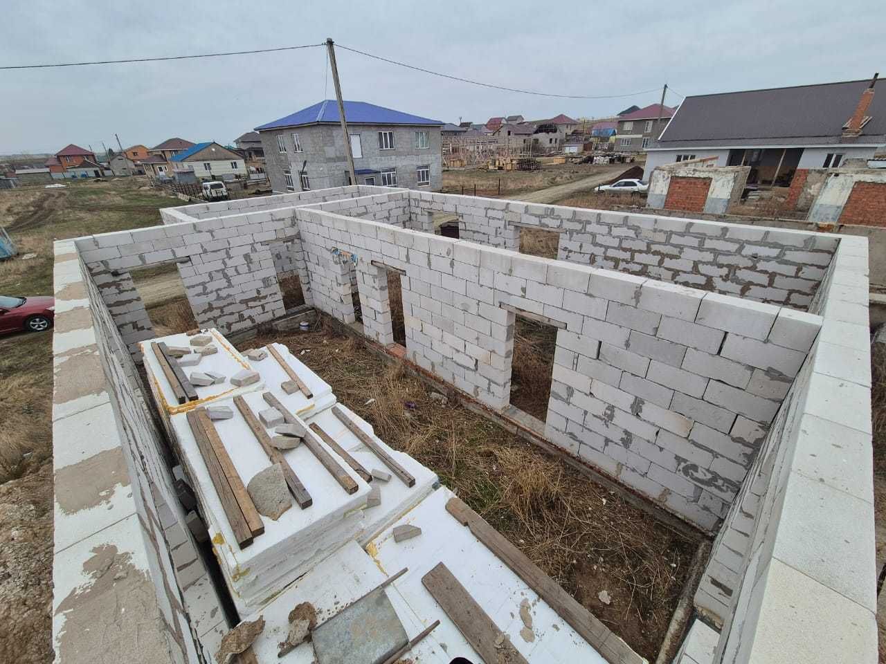 Продается участок земли с фундаментом и стенами в Красноярских дачах