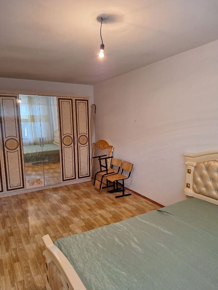 Срочно продам 1 мкр.32 дом 52кв. на 1 этаже 2 комнатный квартира