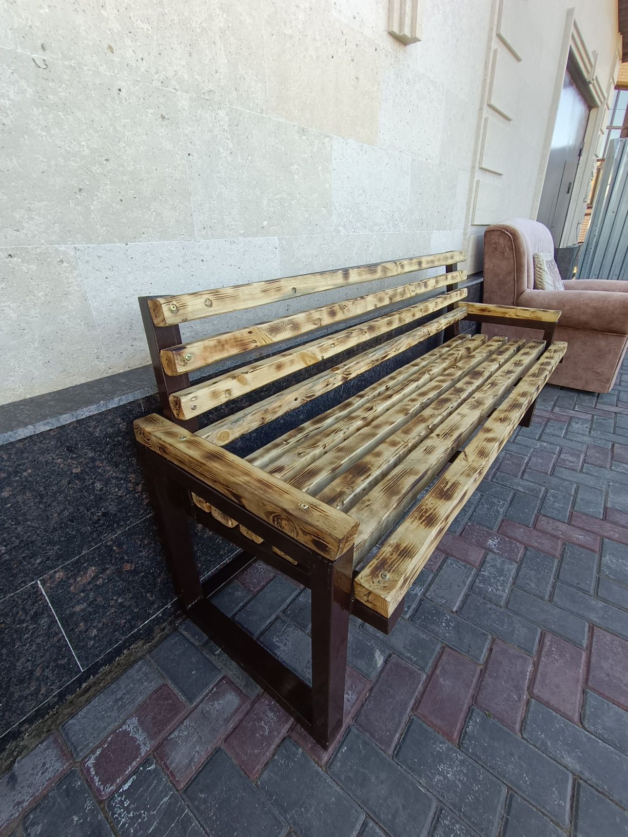 Лавочка в стили лофт,ручная работа,очень устойчивая и тяжелая,звоните