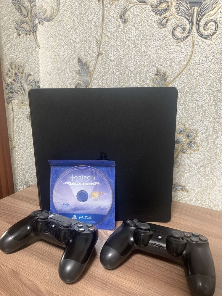 Продаю PlayStation 4 slim вирсия
