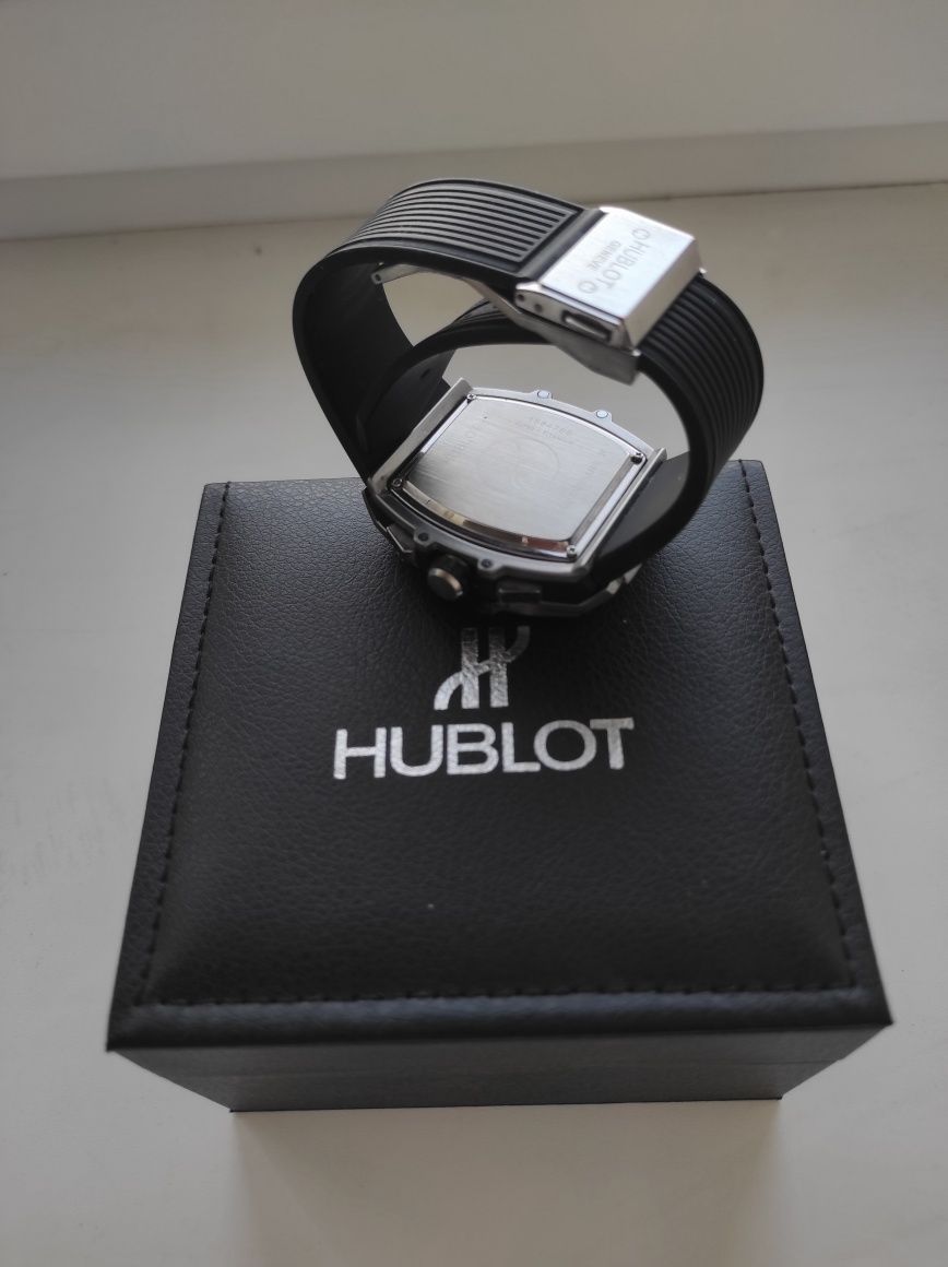 Продам часы Hublot