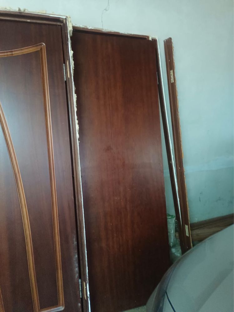 Срочно продам двери для зала спальной 3 штуки и для санузла