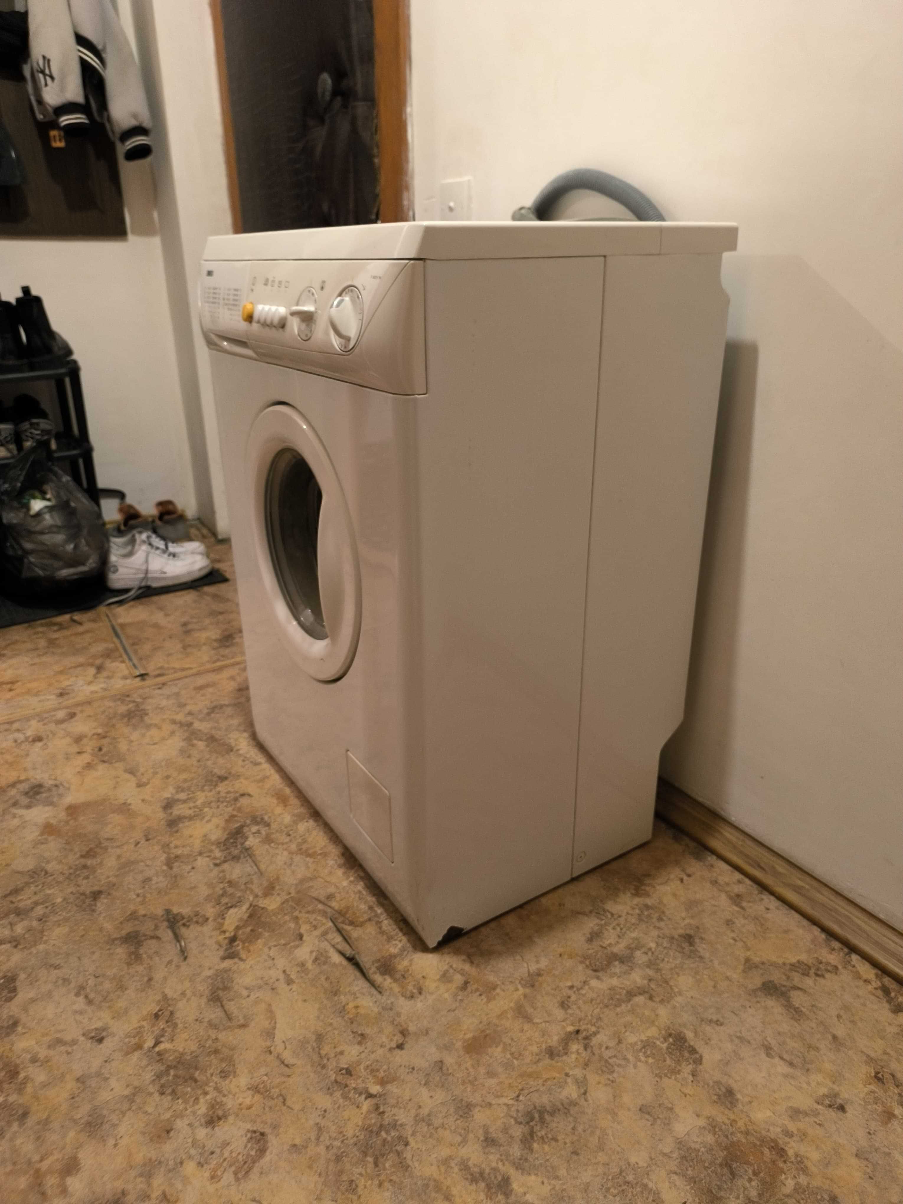 Продаю стиральную машинку Zanussi f805n