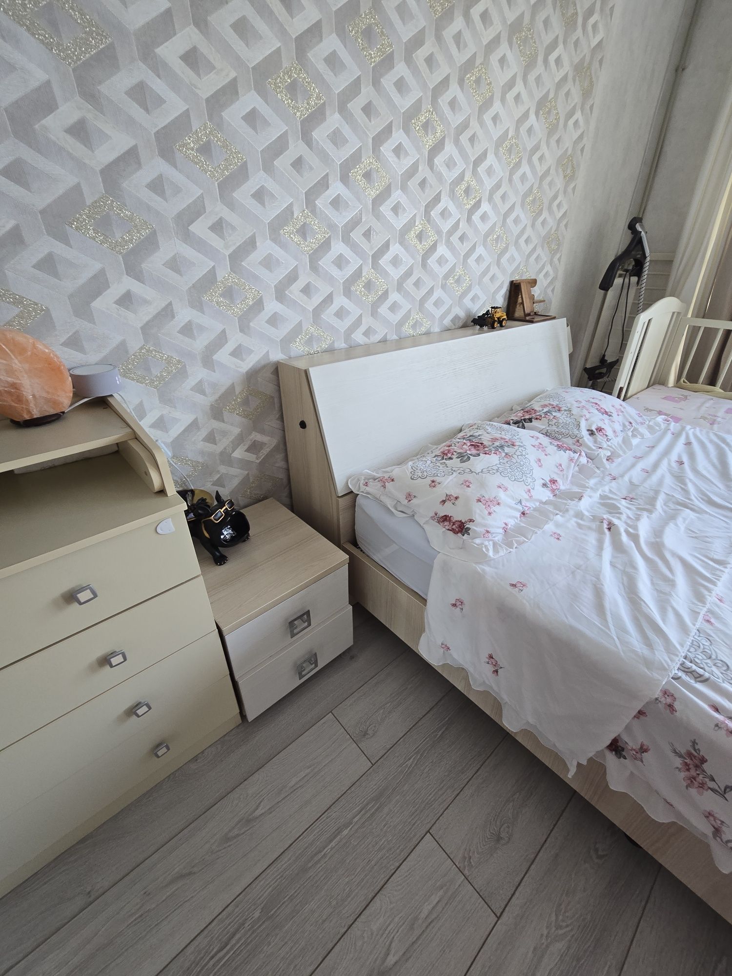 Кровать 160×200 с матрацем Алматы. Двуспальная кровать с тумбами