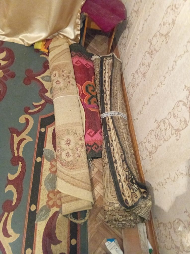 продам мясорубку, металл. вешалку, посуду б/у и др.