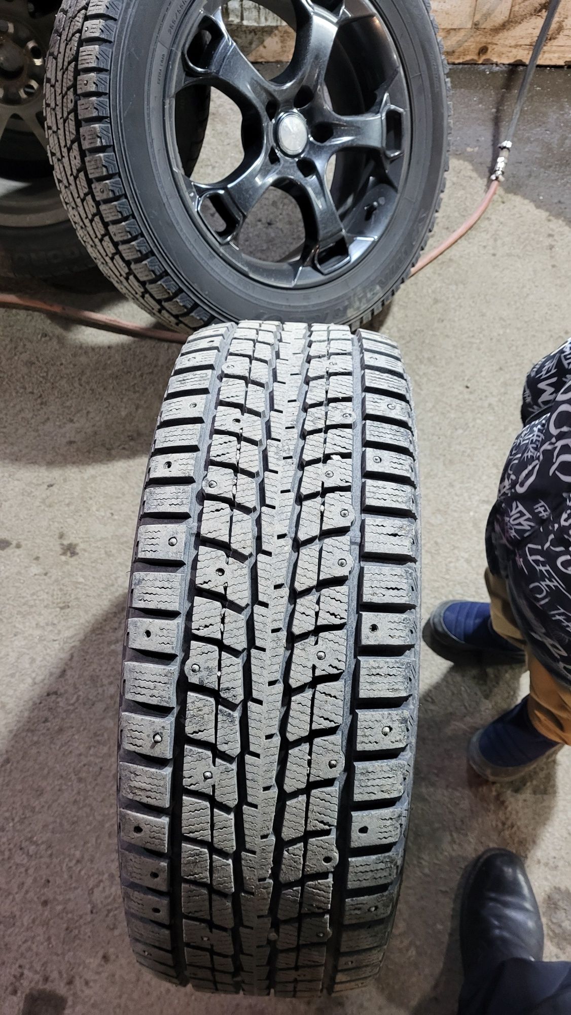Зимние шины и диски в комплекте 225/55 R18