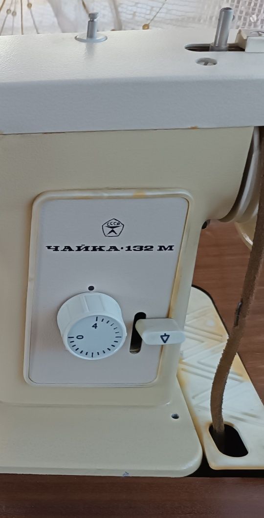 Продам швейную машину чайка, тумба 5000тг