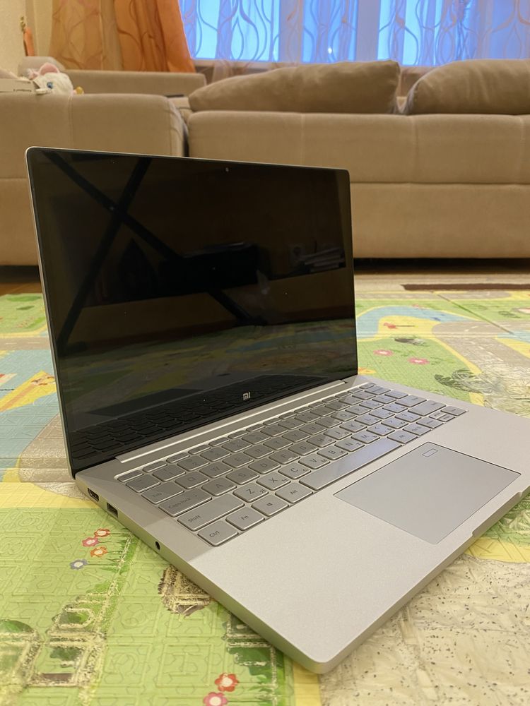 Продам Ноутбук Xiaomi Mi Book Air 13.3