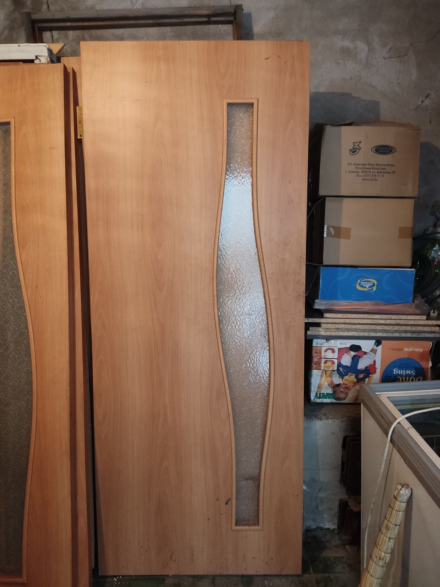 ПРОДАМ межкомнатные ДВЕРИ со стеклом и глухие