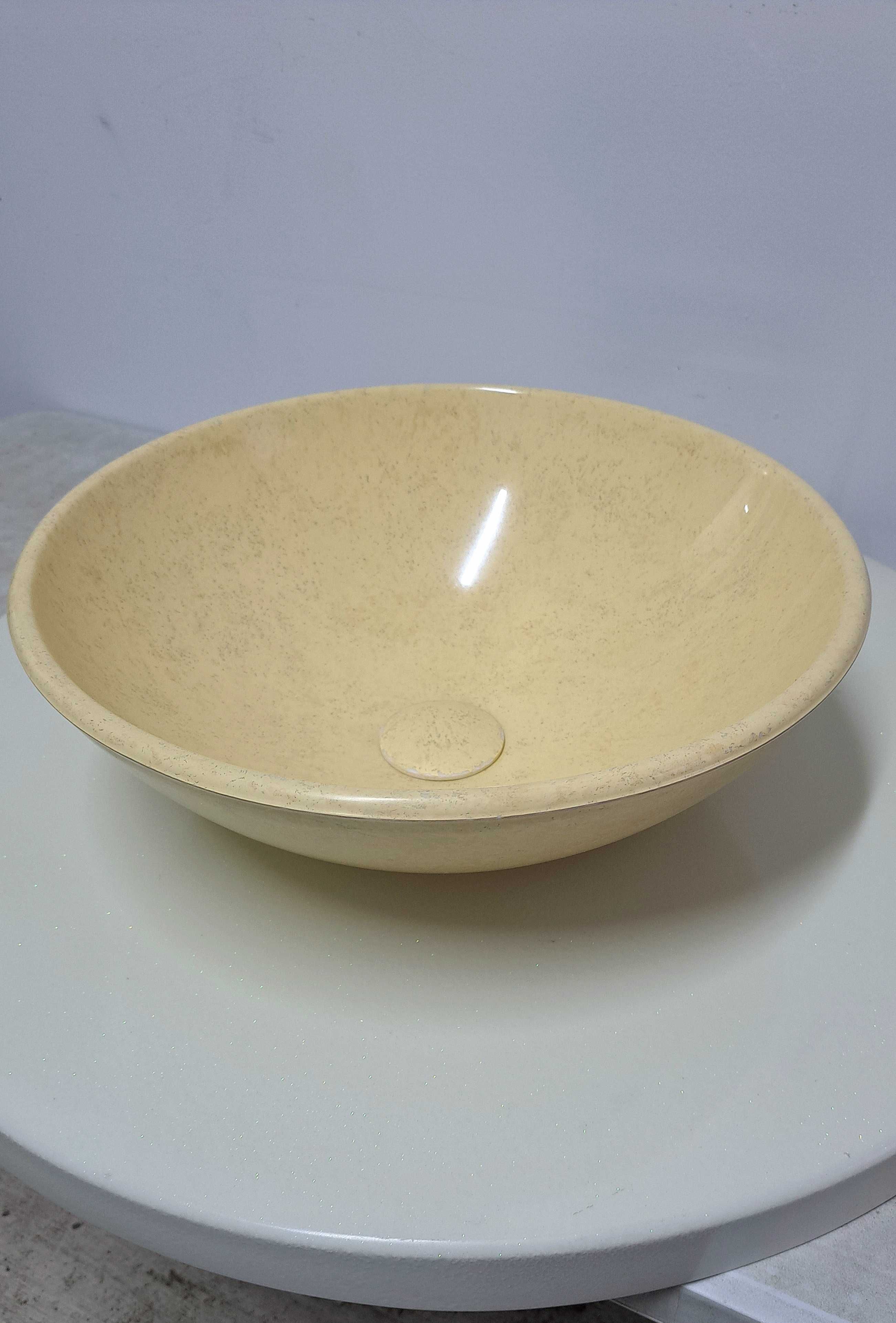 Дизайнерские накладные круглые раковины из искусственного мрамора.