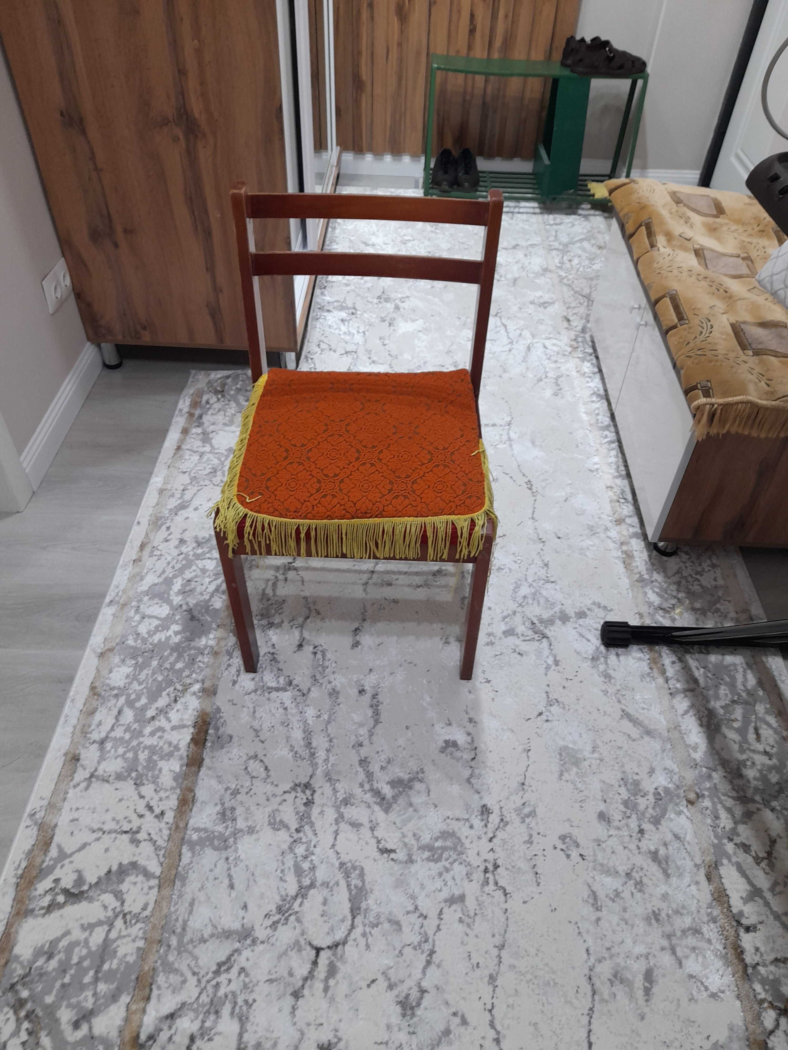 Продается стул из орехового дерева, пр-ва ГДР,  б/у – 1 единица.