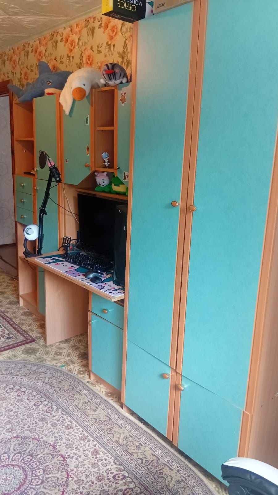 Продам гарнитура и диван