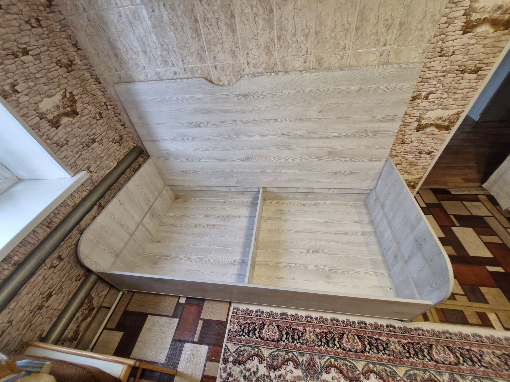 Продам кровать в хорошем состоянии.  Размер 195×94×38.