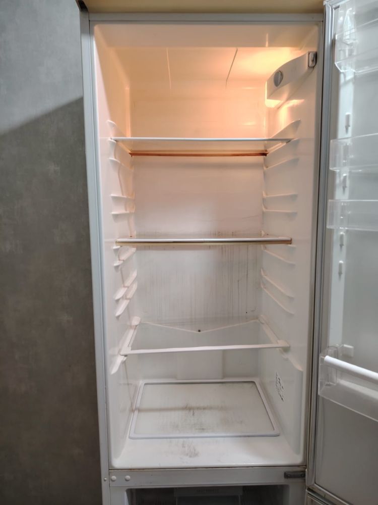Продаю рабочий холодильник