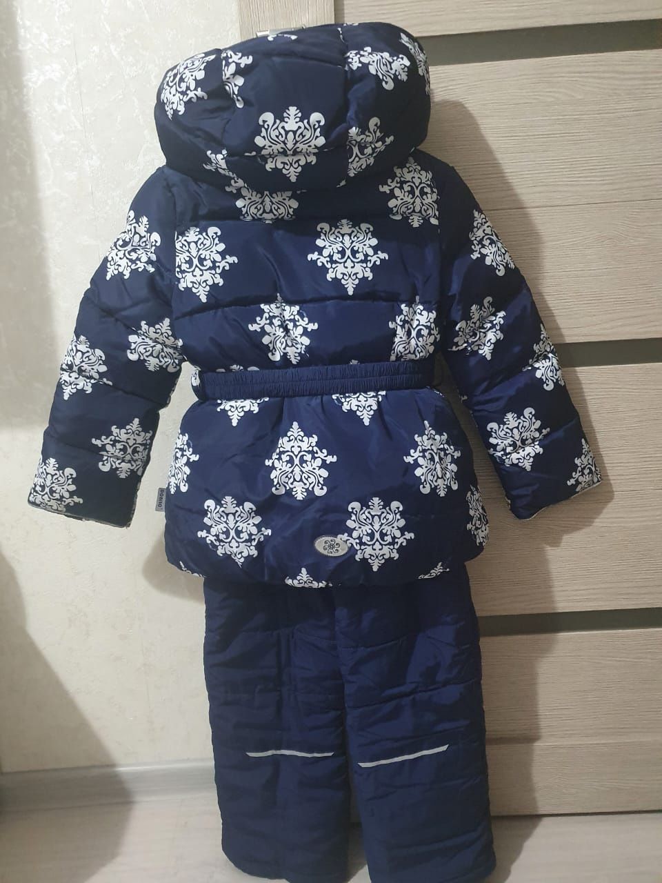 Зимний костюм на девочку