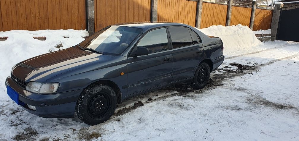 Продам машину тойота карина е