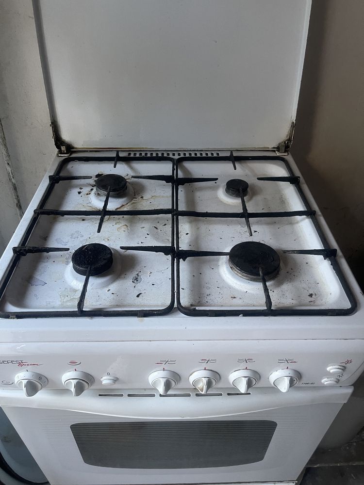 Газовая плита с духовкой