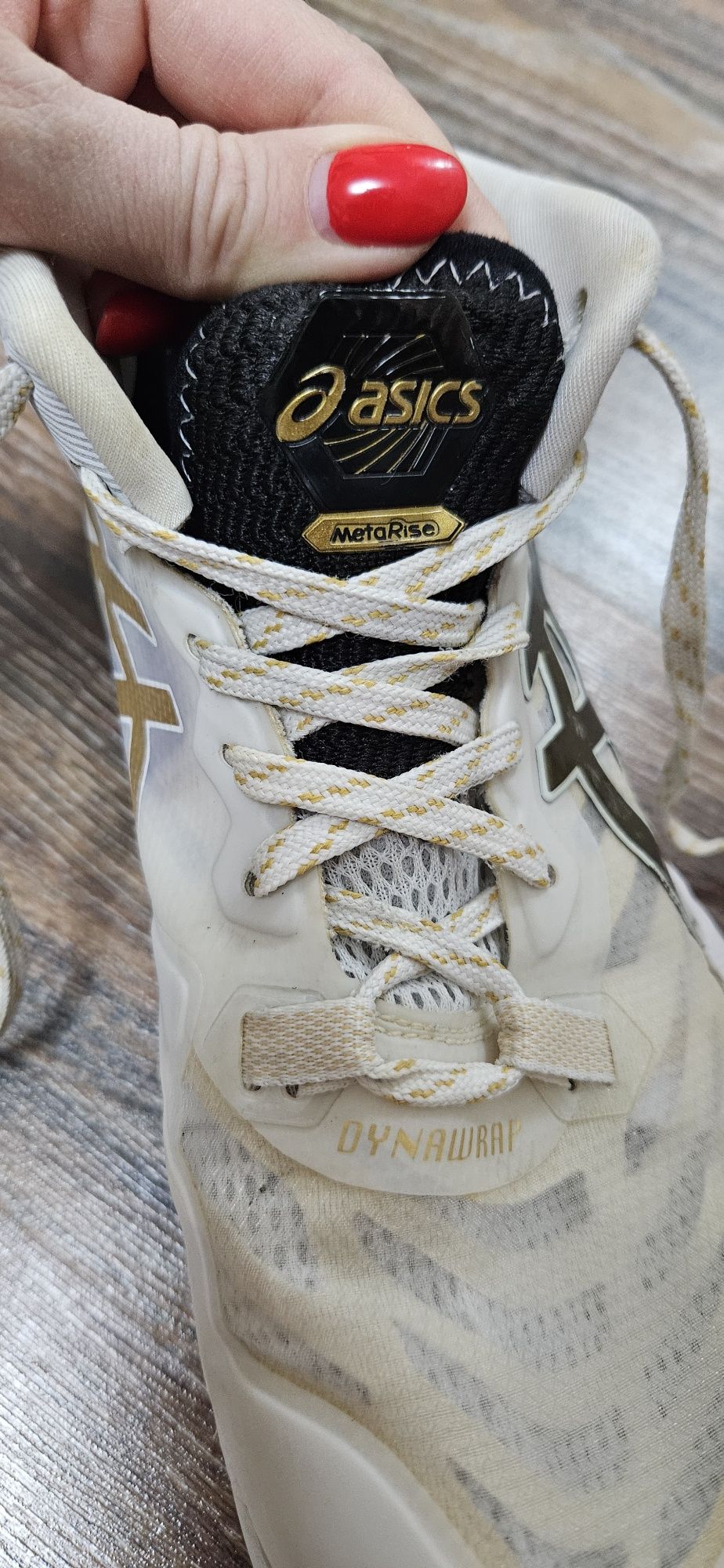 Кроссовки Asics Metarise золотистые