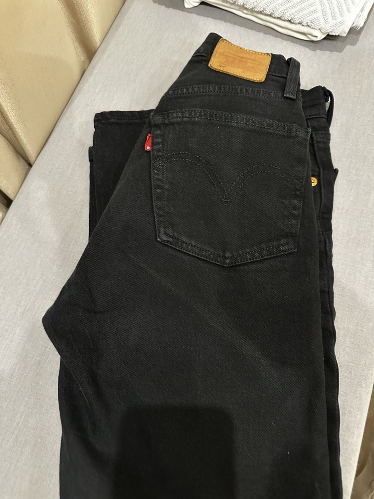 Продам джинсы levis