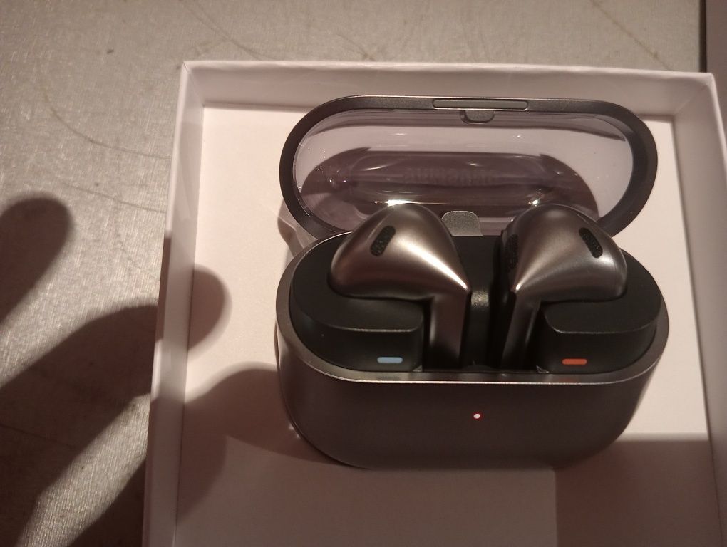 Galaxy buds 3. Жаңа, қолданылмаған. Бағасы жеңілдікпен.