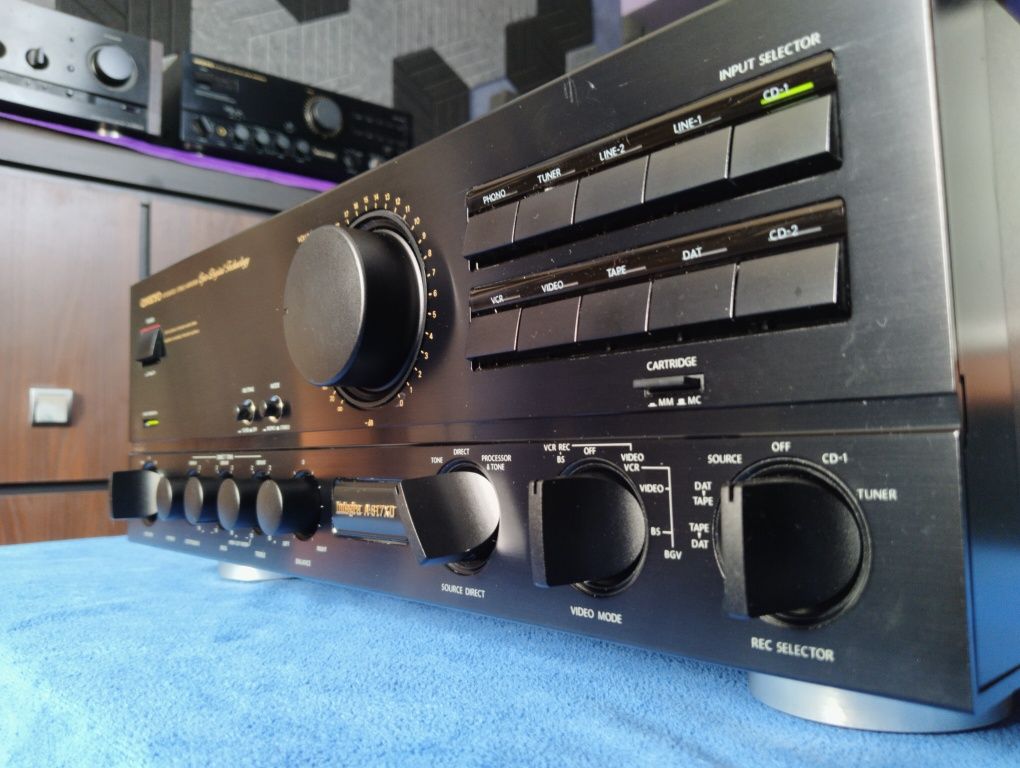 ONKYO Integra A-817XD