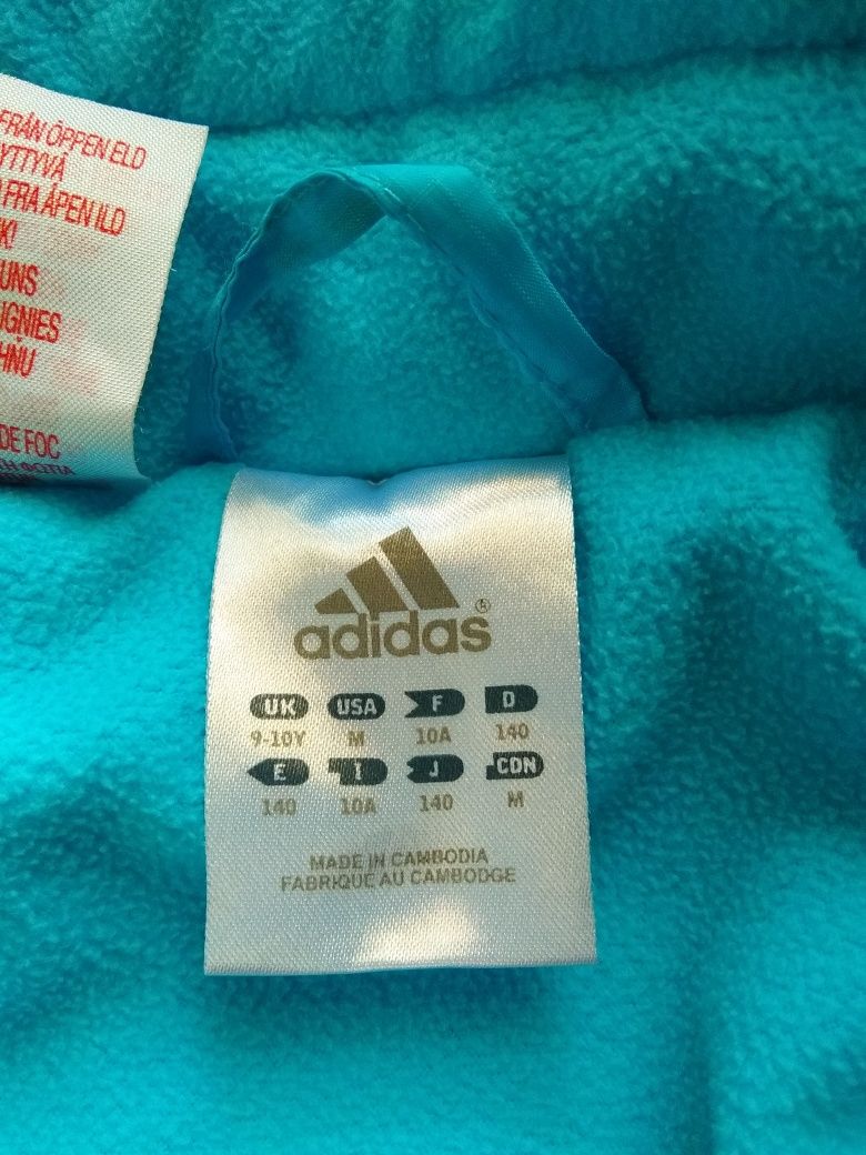 Куртка Adidas детская, шорты и 3 шапки