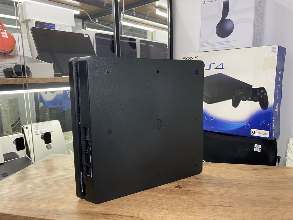 Sony PlayStation 4 Slim, 1 TB, 2 джойстика, версия 12.00, 10213/А10