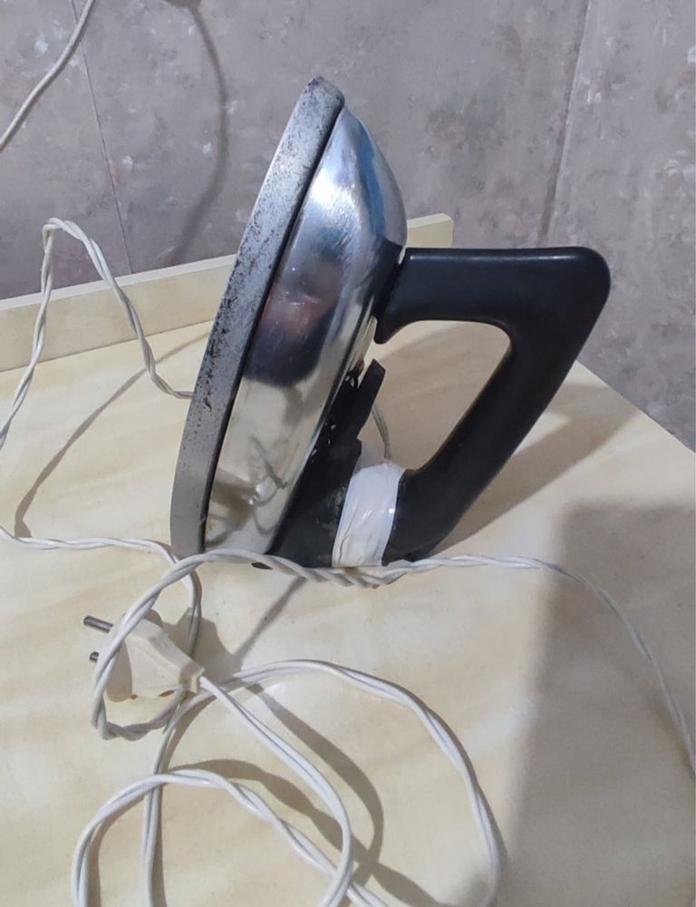 Продам утюг советский