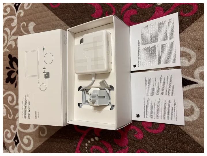 от MacBook 45W - зарядка, блок питания, шнур макбука . .