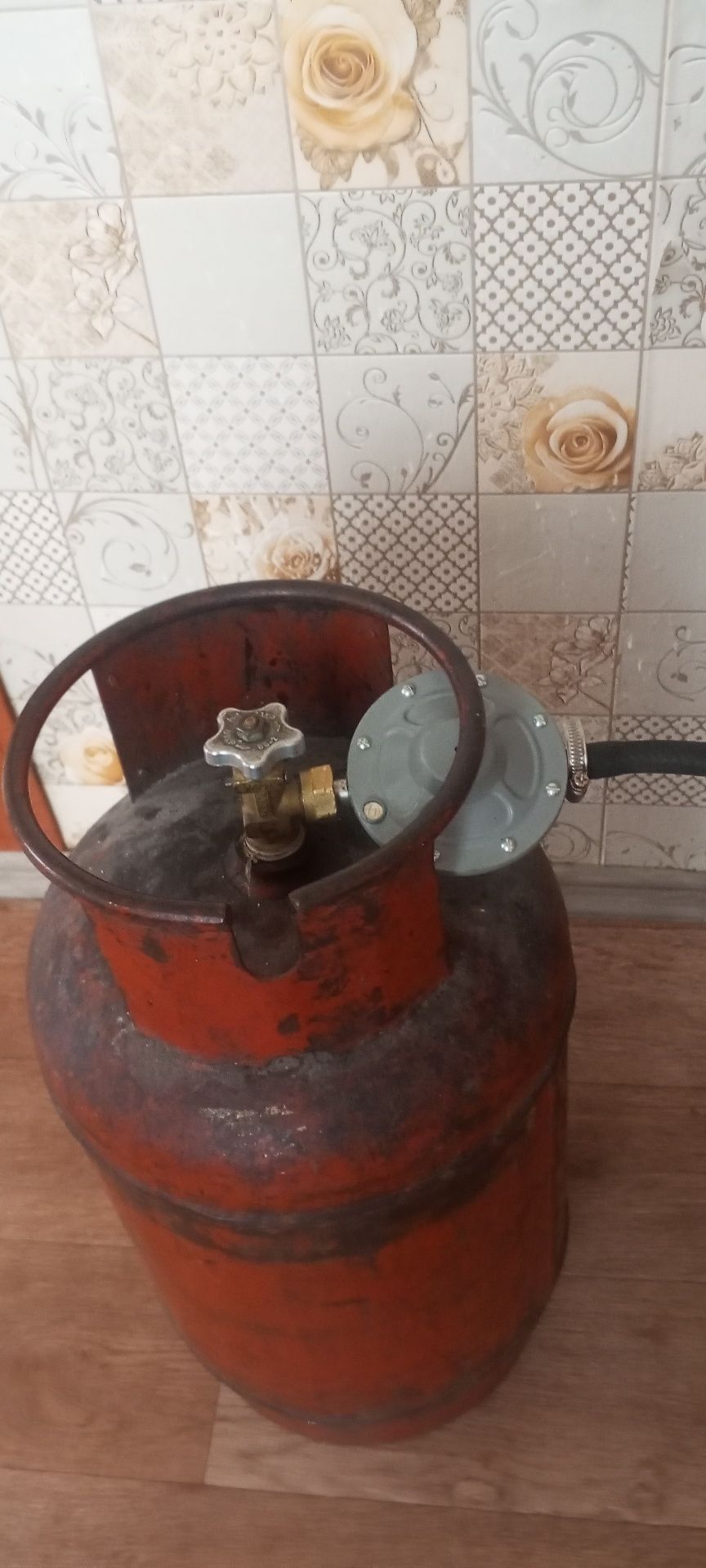 Продам газовый баллон с редуктором и шлангом