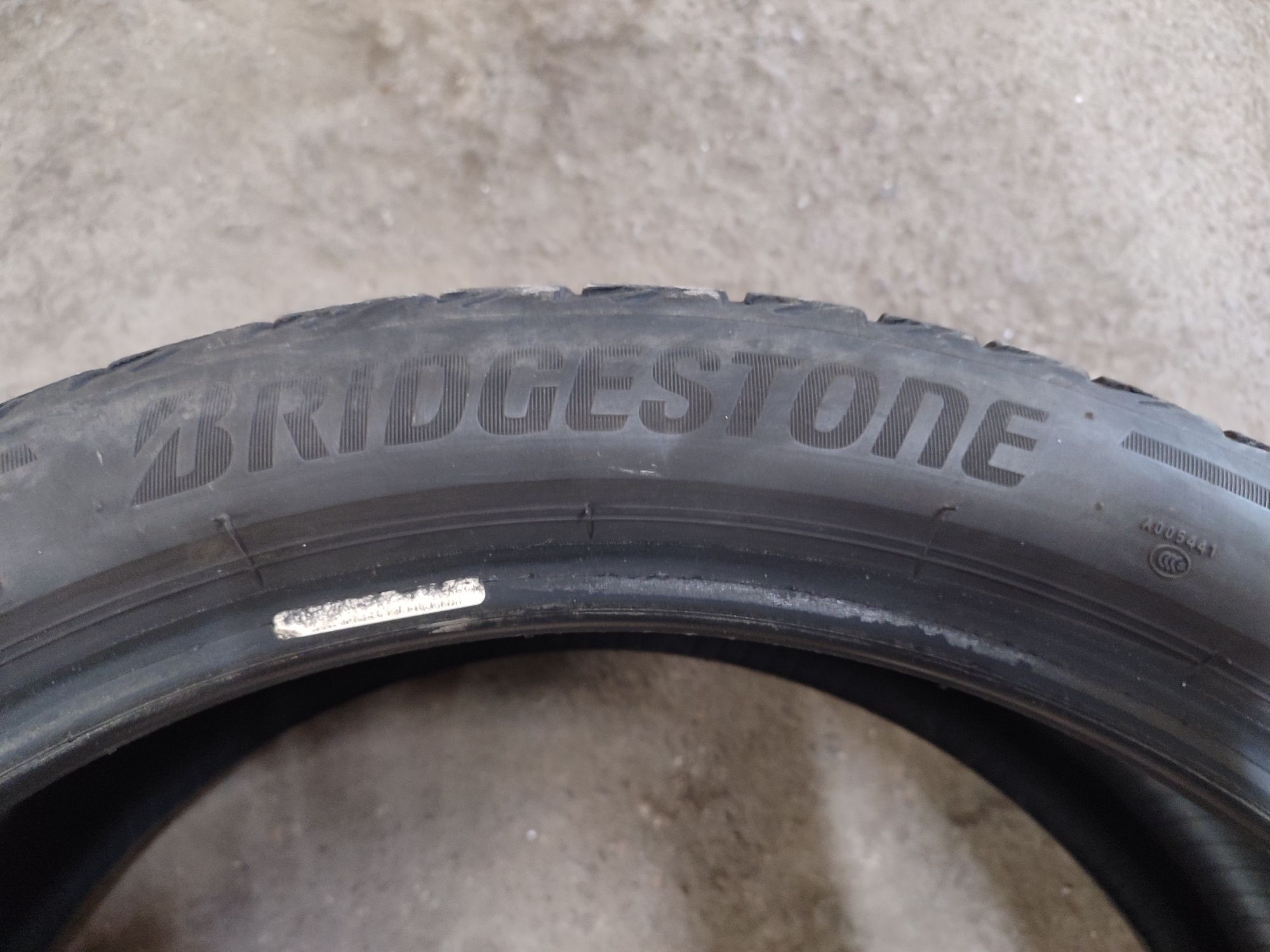 Продам. Автошины BRIDGESTONE 225/40R19, летние, б/у.