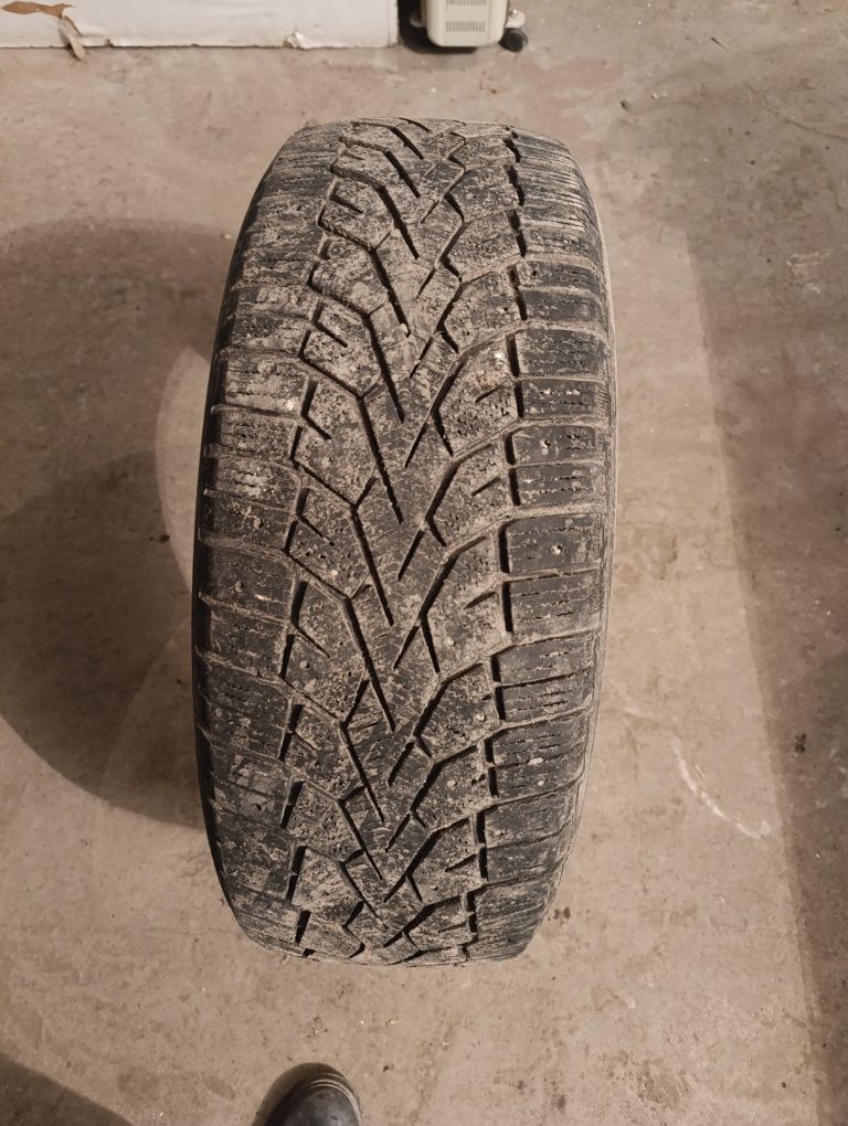 Продам 4 зимних колеса 225/60/18
