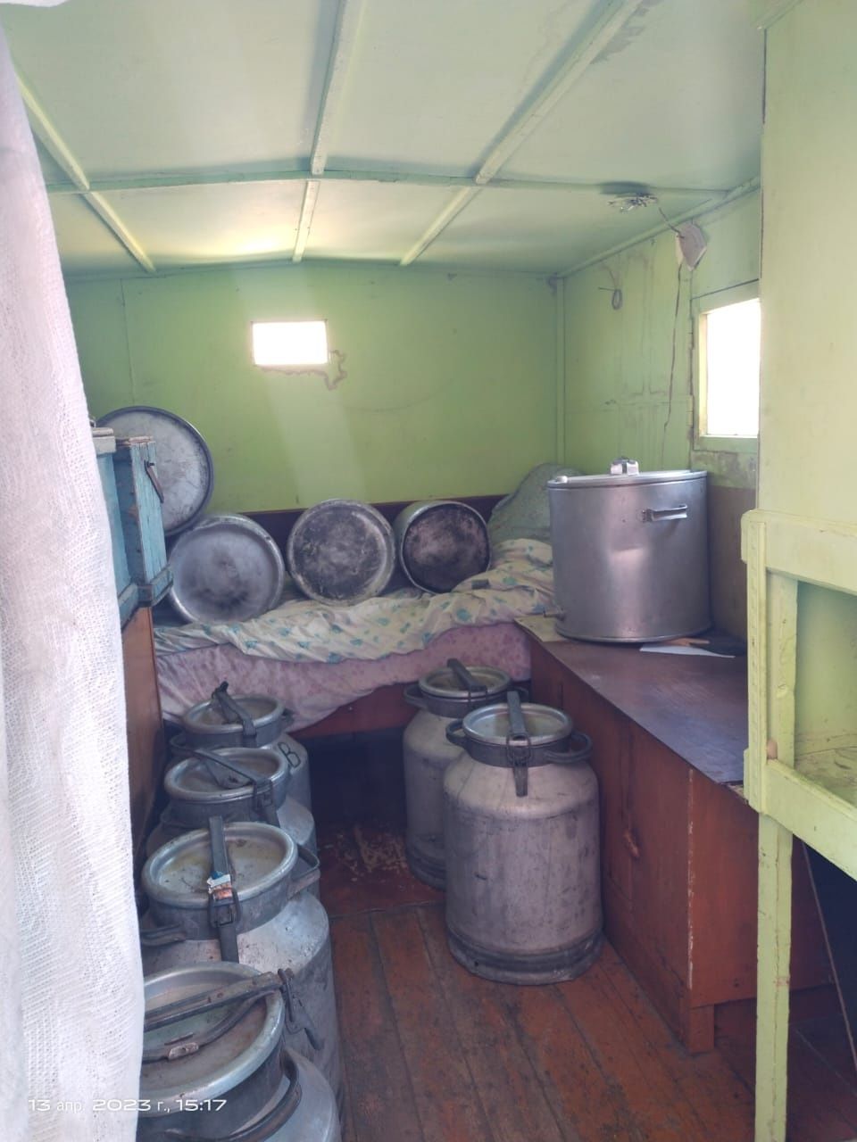 Продам вагончик - пчеловода, на колесах .