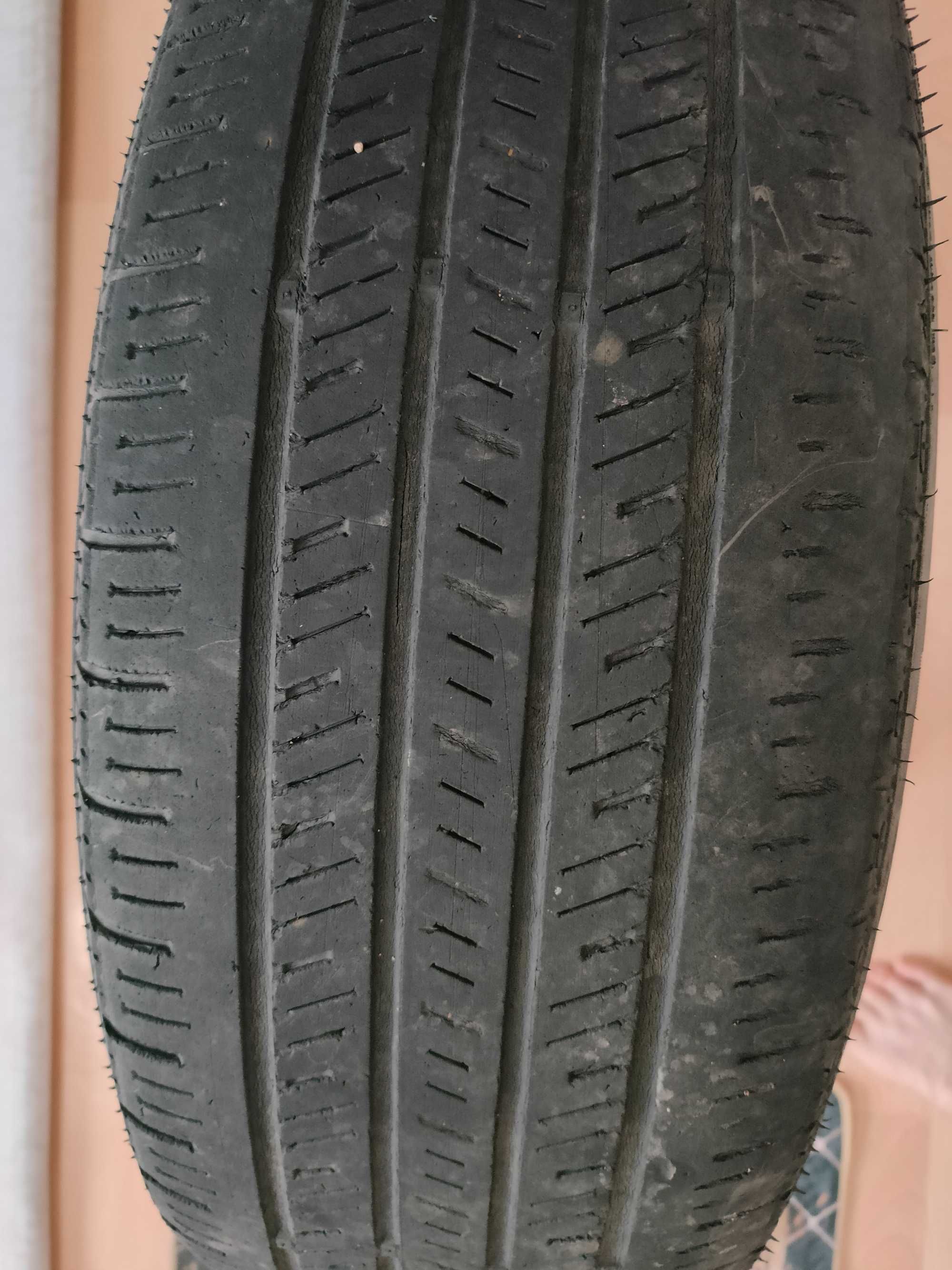 Продам шины 4 летние, 1 зимний