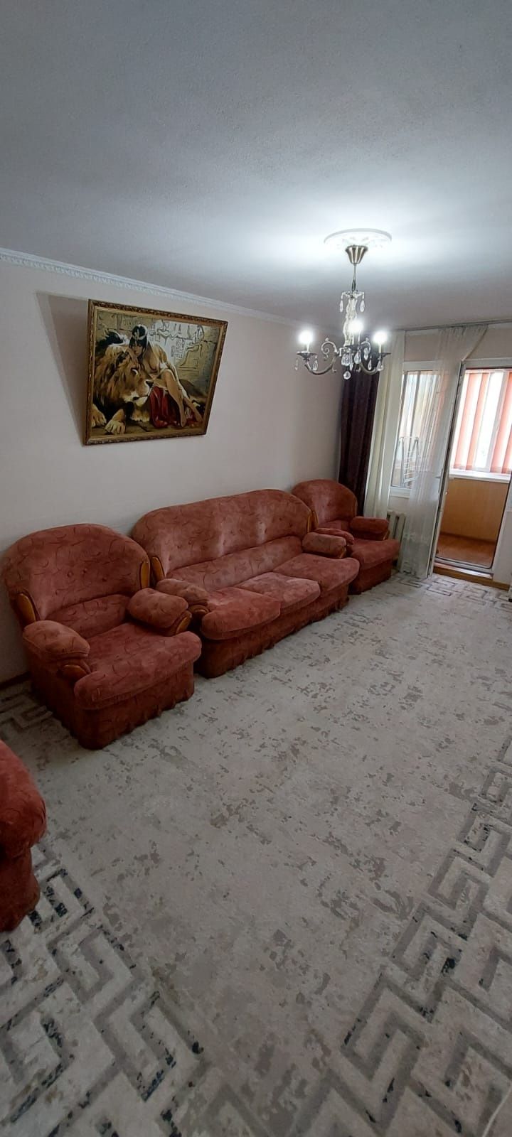 Продам  один диван большой, раскладной их комплекта