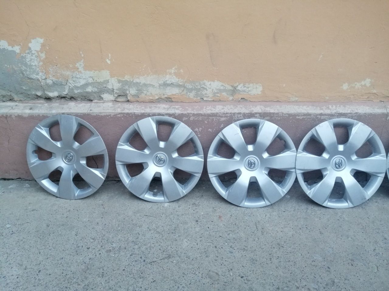 Калпаки, фары на Tayota camry
