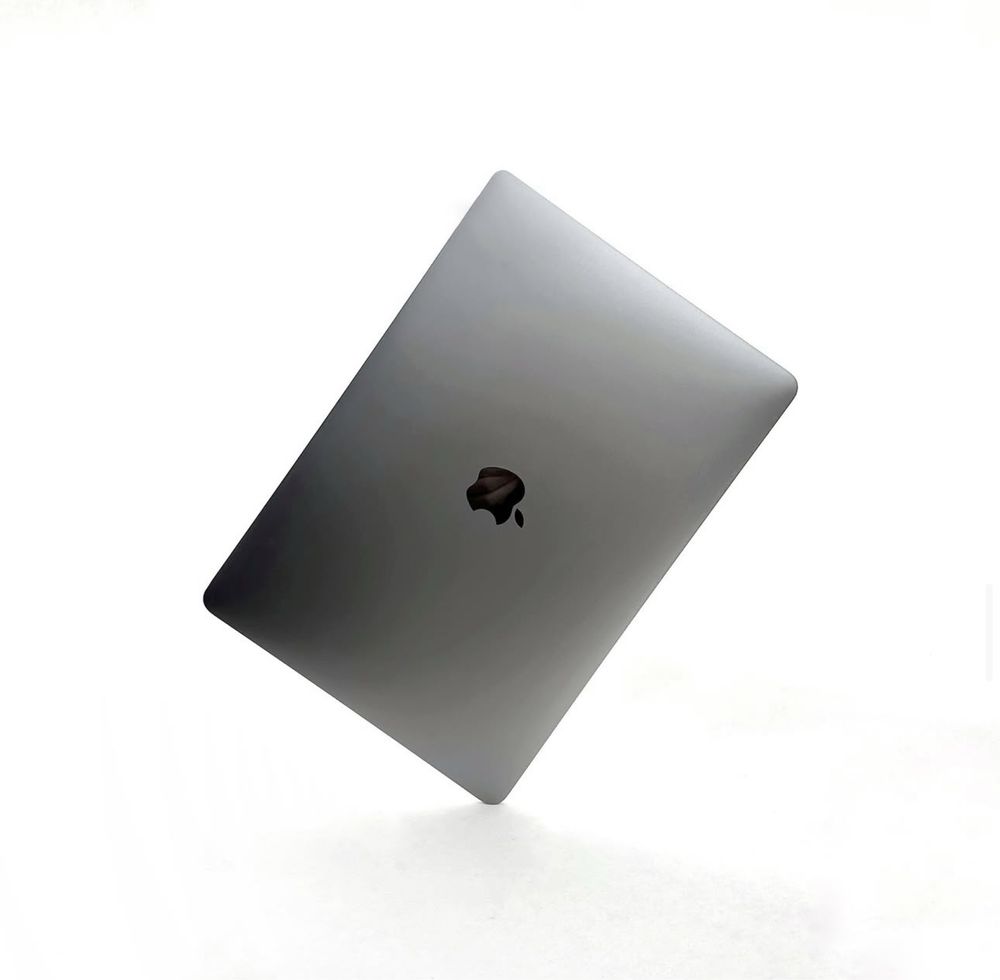 MacBook Air 13 (2020) в отличном состоянии