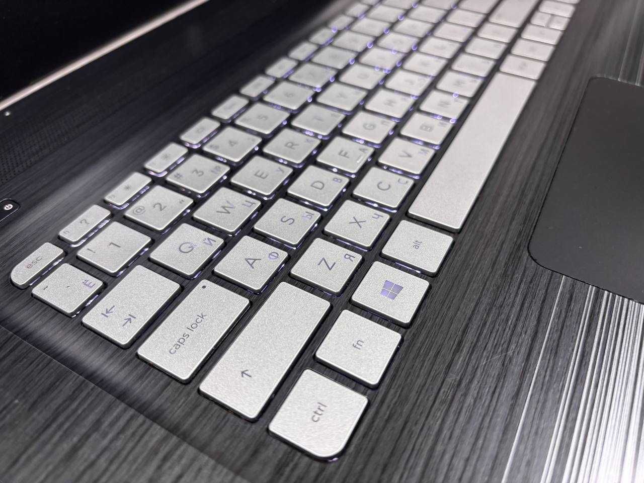 17 дюймов мощный офисный i5-7/Озу 8/ssd 128/Hdd 1Tb/ сумка мышка